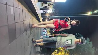 【CD】赤い革スカートで胸半分露出＆グレーパンストのセクシーネットセレブ vs 中国風ロリータ美女とグレーパンストでショッピングする親友 ipcam