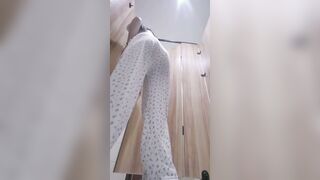 【極上トイレ写真】8月にショッピングモールを出る前後に撮影した女子大生第15弾 40V【水なしオリジナル】 ipcam (3)