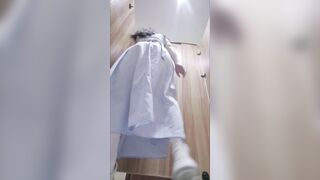 【極上トイレ写真】8月にショッピングモールを出る前後に撮影した女子大生第15弾 40V【水なしオリジナル】 ipcam (7)