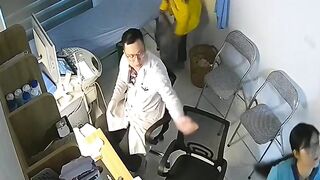 【病院監視】会社女性社員の身体検査❤️乳房検査を行っていた男性医師であることが判明 ipcam