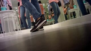 【精品偷拍】国内商场潮牌试衣间4K移动拍摄第三季7V ipcam