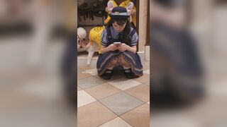うさ耳の警官制服を着た女の子が買い物中…自撮りをするためにしゃがんだら下着が露わになった ipcam 1