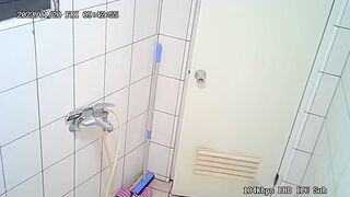 偷拍母女两洗澡女儿好嫩洗逼样子很认真[某房原版] ipcam (3)