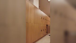 【温泉コーナー】若い女性の白い肌に紫のブドウが映える姿が多かった ipcam (2)