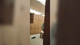 【温泉コーナー】若い女性の白い肌に紫のブドウが映える姿が多かった ipcam (5)