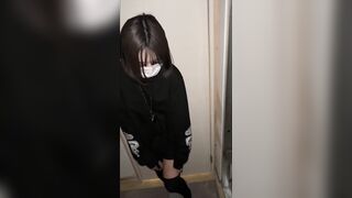 仕事関係で知り合った現役JDを倉庫裏に呼び出して急遽身体検査しました jav jvip