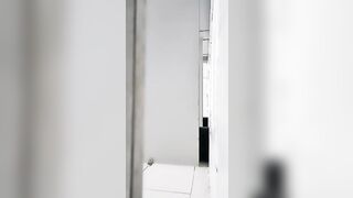 陽気な女性ライブストリーマー[屋外トイレ撮影]❤️ ショッピングモールの女子トイレに忍び込み、様々な若い女性の排尿と排便をこっそり撮影します ipcam