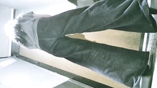 トイレを使うために列に並んでいる 33 人の若い女性のパノラマ写真 ipcam (7)