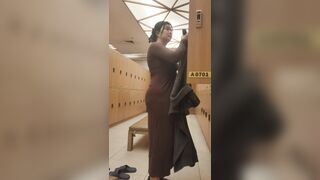【温泉編】大きな胸を梨のように垂らしながら前かがみになる美女たち多数 ipcam (1)