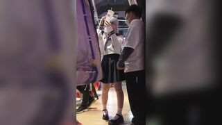 ショッピング中の若い女性のコスプレをしたナコルル…彼女のピンクのぴったりした下着には、13インチの縫い目がはっきりと見えます ipcam 3 (2)