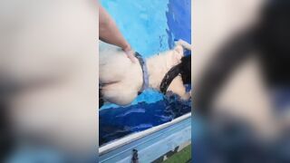 대낮에 수영장에서 몰래
