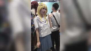 展示会で、CDモデルの柯清さんは茶色のストッキングと白い下着を身につけ、座っていたところ、うっかり露出してしまいました ipcam 2