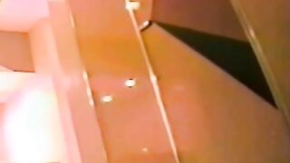 無修正 トイレから下の隙間からの撮影 ！ voyeur jp