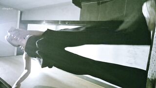 12月に流出した新しい写真には、バーの女性が女性用トイレで写真を撮り、それを高級品として販売している様子が写っている❤️ ダブルキル ipcam (2)