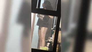 最近流出したプライベート写真には、客室乗務員が寮で着替えたり、バスルーム内のトイレシャワーを使用したりしている様子を密かに撮影してい ipcam (16)