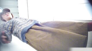 【トイレショット】女の子の排便、肛門と膣が超鮮明に表示、彼女は大量に排便しました ipcam