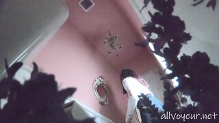アイドル級超美●女を前後から高画質で【突撃！隣の女子トイレ㊵】 voyeur jp