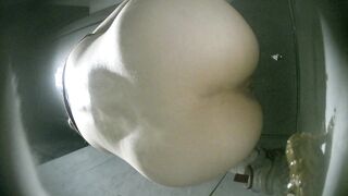 [トイレショット] バーの女の子があちこちにうんちを撒き散らし、それを手で掴む ipcam (3)