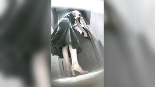【トイレカメラ】飲み屋の女の子が用を足している時にカメラを発見し、びっくりして下着を上げ忘れる ipcam (1)