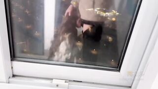 在樓梯和發情騷人妻打炮 一邊接聽老公電話一邊被灌精 奶氣草莓 - china