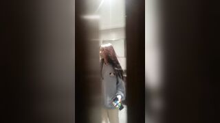 新しく流出した[トイレ映像]❤️ 高度に編集されており、複数のカメラが20人以上の女性の排尿を捉えています ipcam (10)