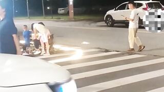 新しく流出した写真には、手持ちのトイレカメラが映っています❤️ トイレのカメラマスターが住宅街近くの公衆トイレで美女数人を密かに撮影し ipcam