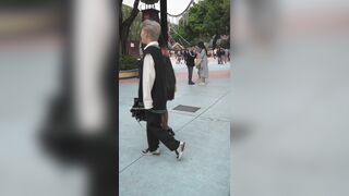 レースのドレスと黒の膝上丈ストッキングを履いた若い女性の下着は、CDによってきつく締め上げられ、明らかな跡が残っていた ipcam 1