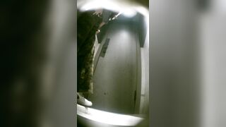 バーガールが大便をしたら、肛門が巨大に拡張した。 toilet (1)