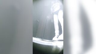 黒ストッキングとハイヒールを履いた美女たちの【酒場トイレ盗撮シリーズ】を独占WEB初公開（第10弾） toilet 010 (5)