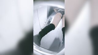 黒ストッキングとハイヒールを履いた美女たちの【酒場トイレ盗撮シリーズ】を独占WEB初公開（第10弾） toilet 010 (7)