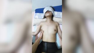 【オリジナル】純白のソックスを履いた美女が髪を引っ張られオーラルセックスを強要され、屈み込んで柔らかいオマンコを容赦なく貫かれる china 2 (20)