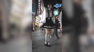 ボディコンスカートの女の子はトイレでおしっこをしたため、パンツに13個の跡がついていました ipcam 2