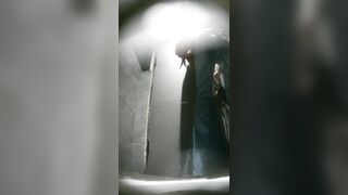 高画質なバーの舞台裏写真：ハイヒールとストッキングを履いた長い脚（2） toilet (1)