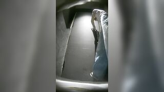 高画質なバーの舞台裏写真：ハイヒールとストッキングを履いた長い脚（2） toilet (10)