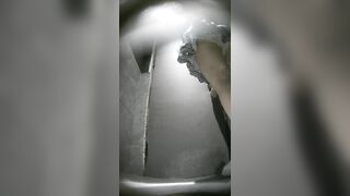 高画質なバーの舞台裏写真：ハイヒールとストッキングを履いた長い脚（2） toilet (12)