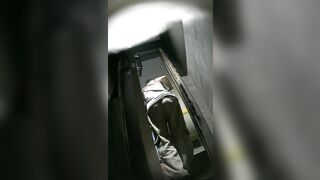 高画質なバーの舞台裏写真：ハイヒールとストッキングを履いた長い脚（2） toilet (9)