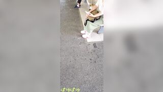 街中で見かける胸チラその 2 voyeur jp 2