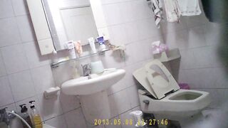Bath Voyeur abv 80-82 toilet 3