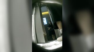 高画質なバーの舞台裏写真：ハイヒールとストッキングを履いた長い脚（4） toilet 1 (10)