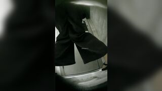 高画質なバーの舞台裏写真：ハイヒールとストッキングを履いた長い脚（4） toilet 1 (8)