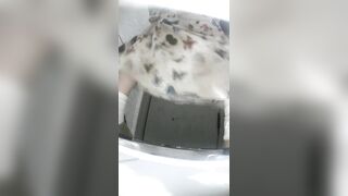 高画質なバーの舞台裏写真：ハイヒールとストッキングを履いた長い脚（4） toilet 2 (1)