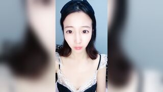 一見無邪気で眼鏡をかけた隣に住む年配の女性（猫のような癖がある）が、意外にも誘惑的で、陰部を露わにし、自慰行為をし、挑発的なヌードダン china (3)