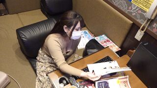 J●彼氏にバレないように声我慢オナ【ネカフェvol.74】 voyeur jp 2