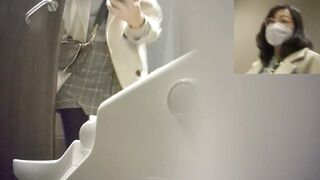 スタイル抜群モデル系美女がTバックを下ろして….【突撃！隣の女子トイレ㉝】 voyeur jp