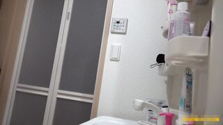 【民泊着替え】とても美人なお姉さんとマッサージを頼んだと思われるOLっぽい女性 voyeur jp 6