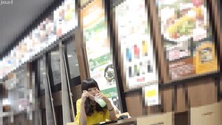 女子〇学生の高校説明会で ！机の下のあどけない太もも＆パンチラ♡, 【4K動画】炉利かわ少女のお顔と無防備Pモロ見え極上対面パンチラ盗撮 voyeur jp 1 (4)