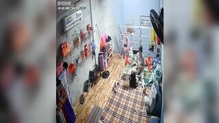 邪悪な家主シリーズのプレビュー❤️ その価値はその真実性にあります。家主が女性の入居者がシャワーを浴びたり、着替えたり、自慰行為をした toilet 6 (2)