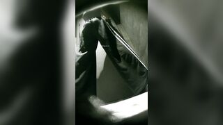 高画質なバーの舞台裏写真：ハイヒールとストッキングを履いた長い脚（7） toilet (6)