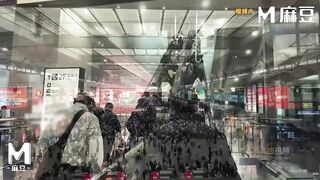 MD0382 激情淫春回家路 婉菲 - china