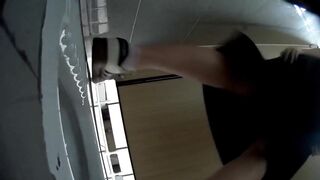 新しいトイレ写真シリーズ❤️ 教員養成大学の女子トイレのパノラマビュー。女の子の桃色のお尻とピンク色の外陰部を披露しています toilet